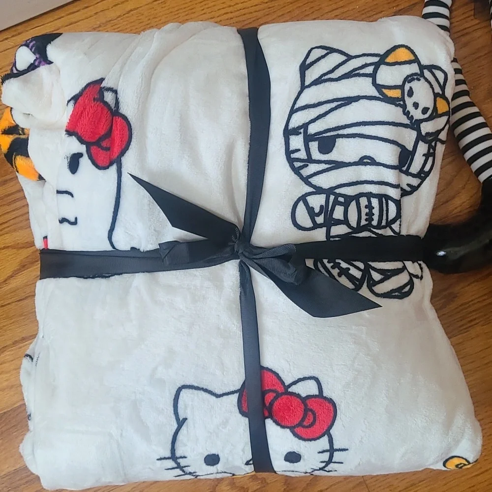 Hello Kitty Blanket HTF 🍬 🎃